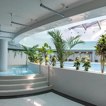 In With Pool And Jacuzzi